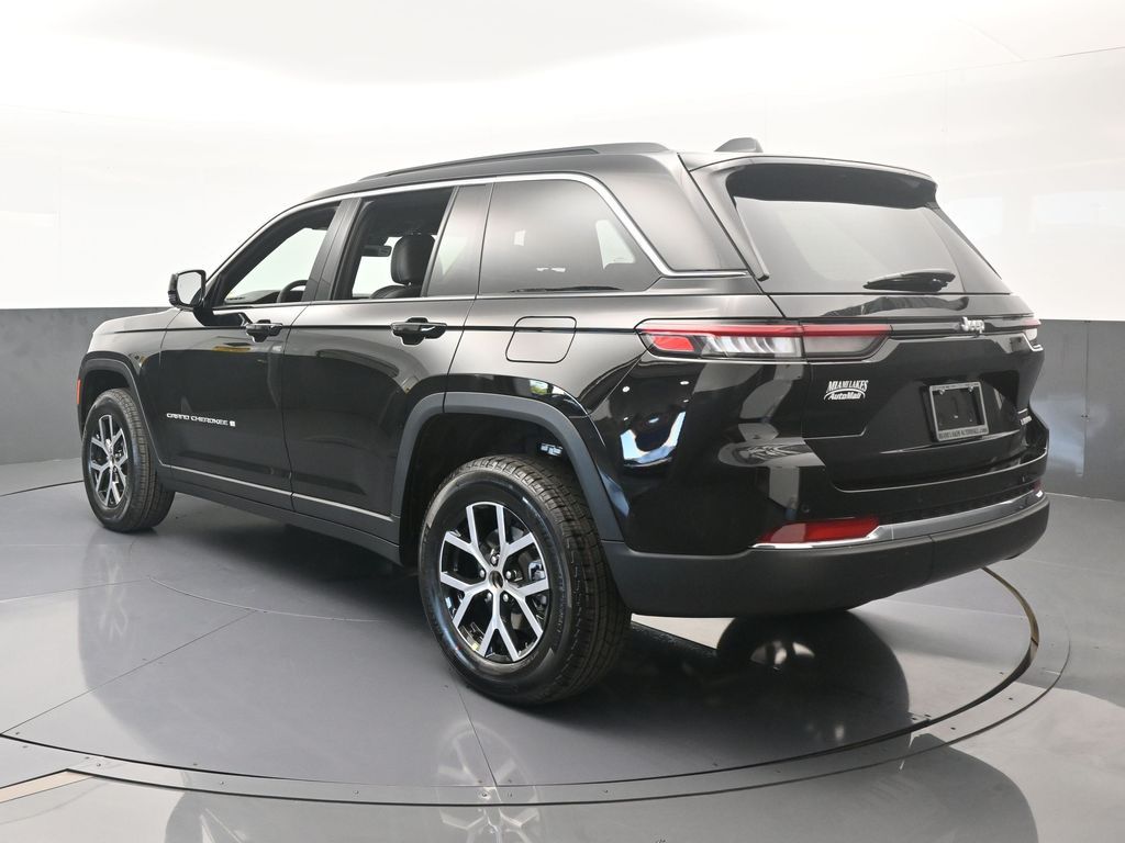 2025 Jeep Grand Cherokee Limited photo 4