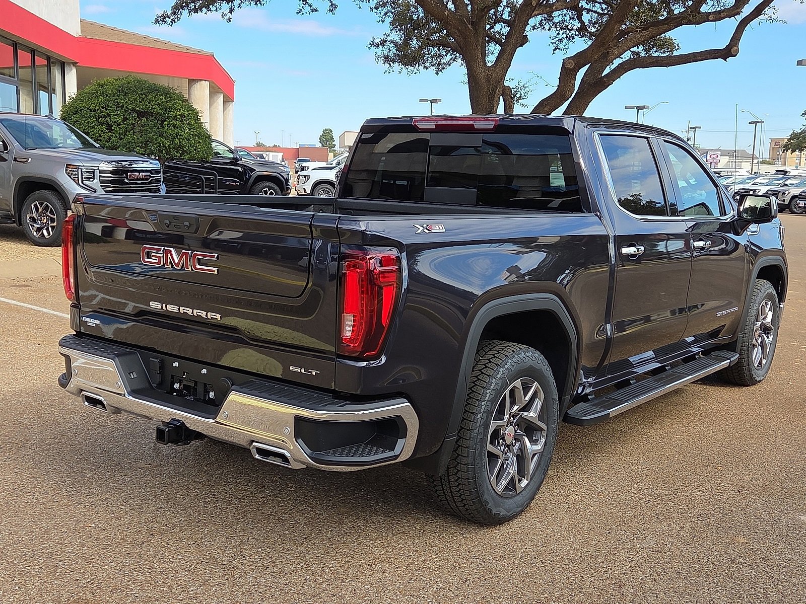 2026 Gmc Sierra 1500 SLT photo 4