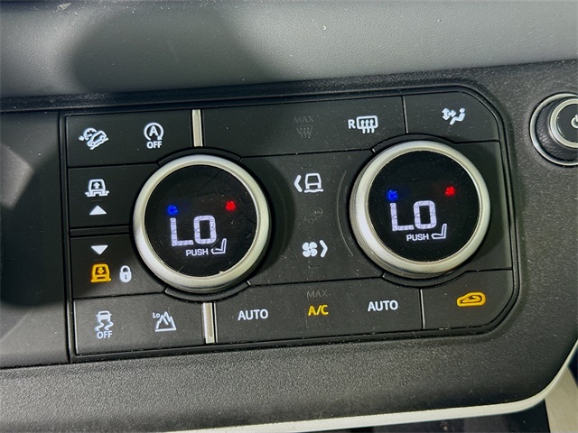 2023 Land Rover Defender 130 First Edition photo 16