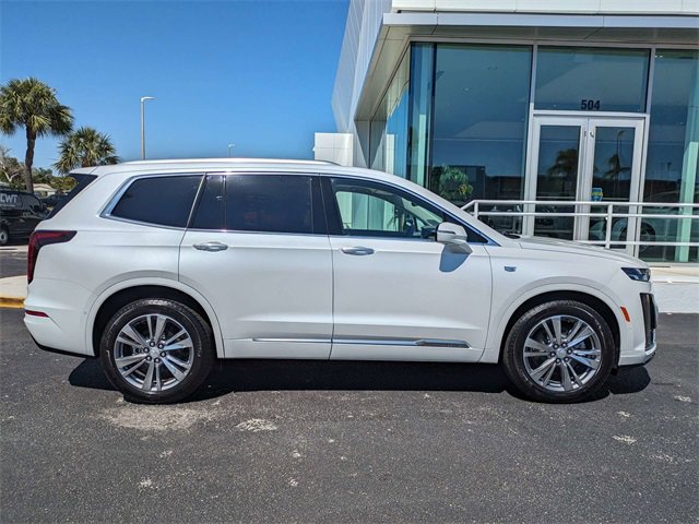 2025 Cadillac XT6 Premium Luxury photo 3