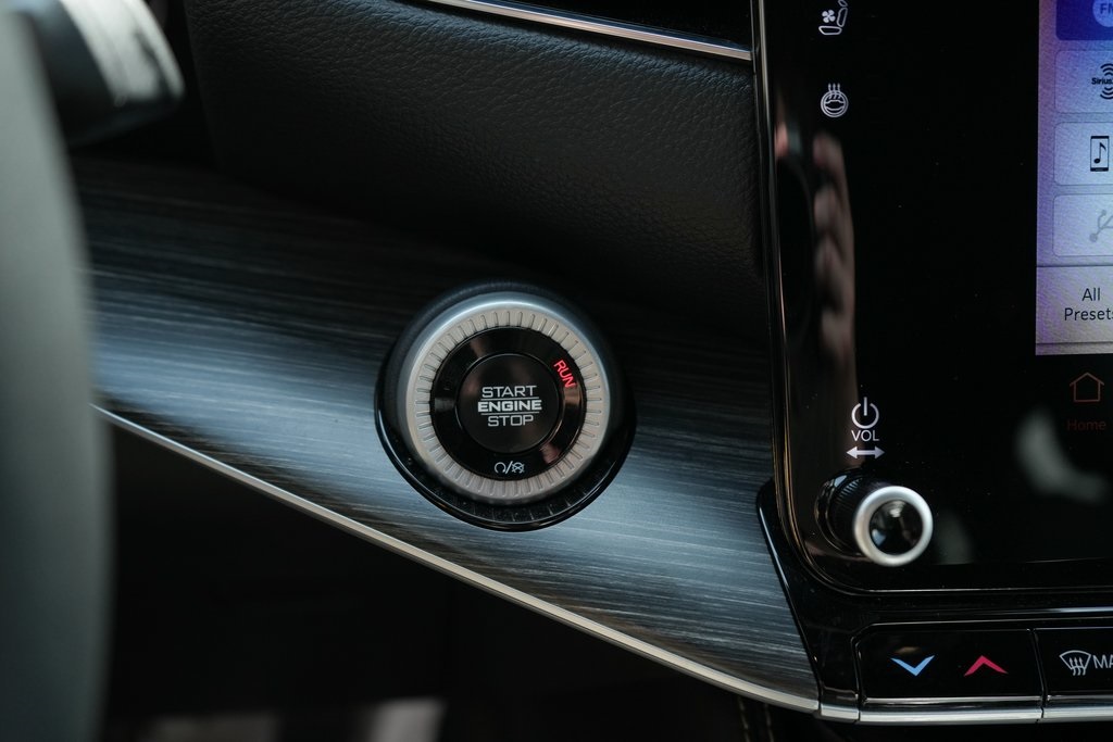 2024 Jeep Wagoneer L Series II photo 25