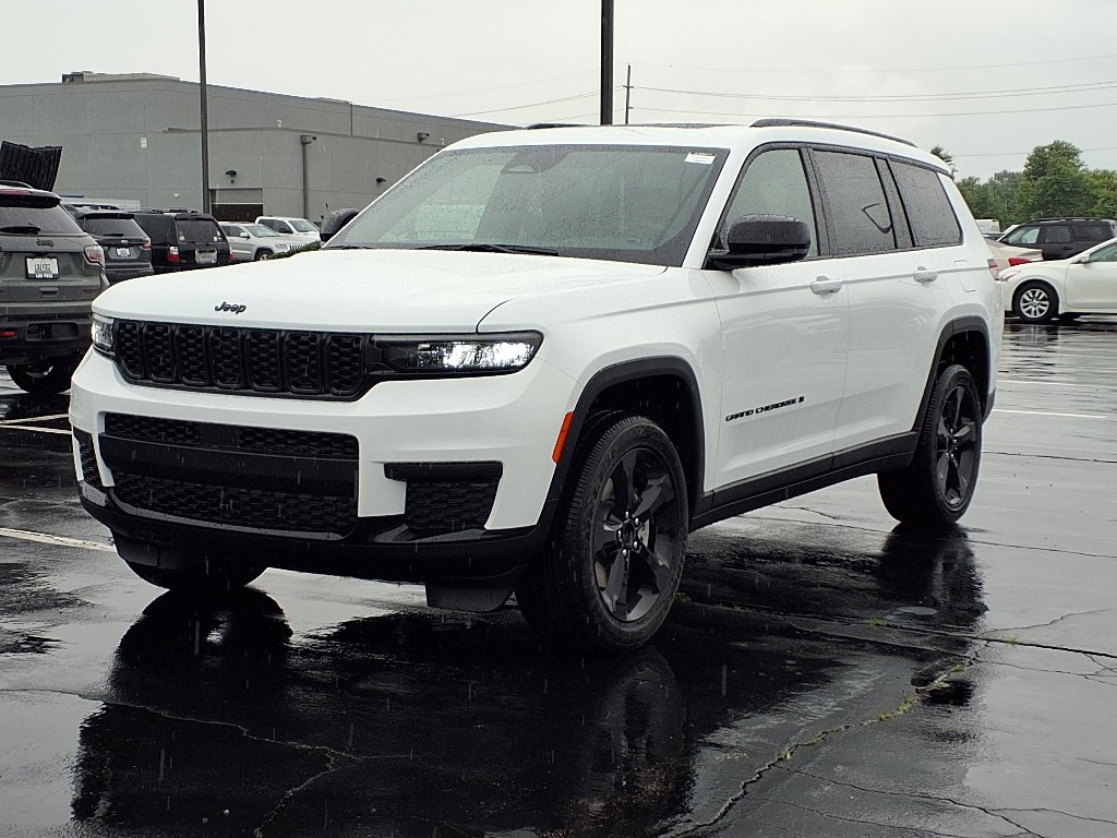2025 Jeep Grand Cherokee Altitude X photo 2