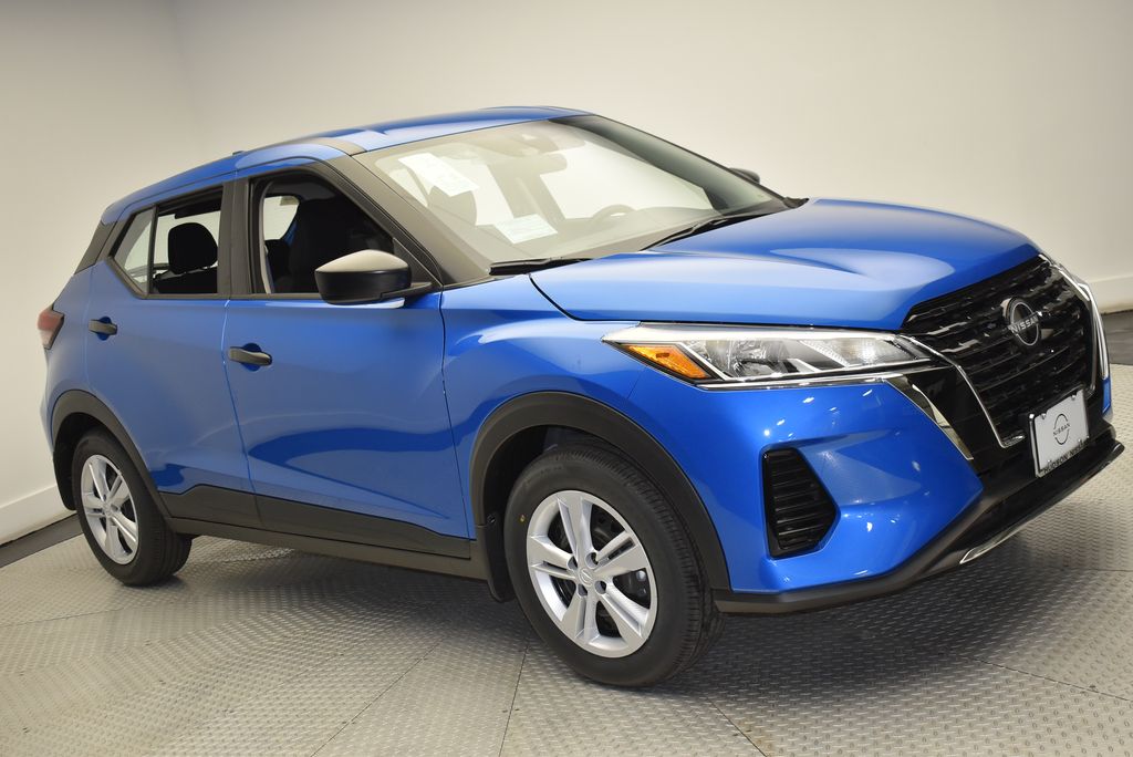 2025 Nissan Kicks Play S photo 2