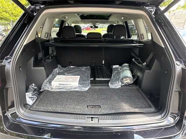 2025 Volkswagen Atlas SE Technology Peak Edition photo 18
