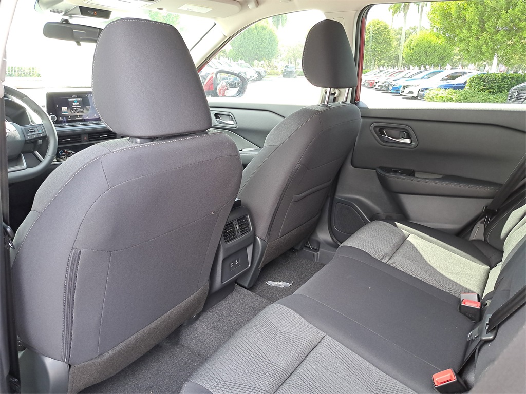 2026 Nissan Rogue SV photo 11