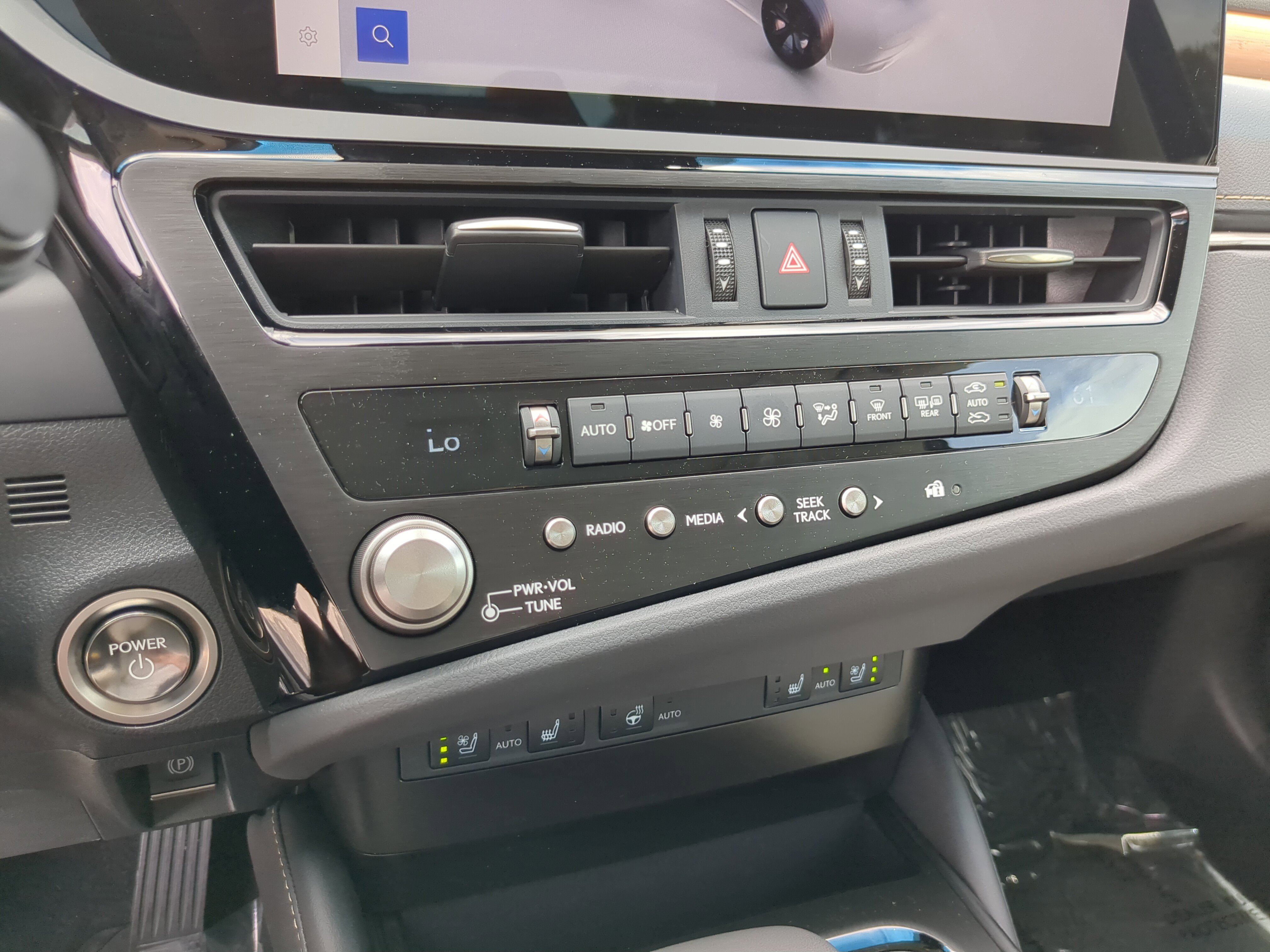 2025 Lexus ES 300h photo 10