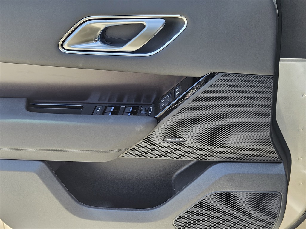 2026 Land Rover Range Rover Velar SE photo 19