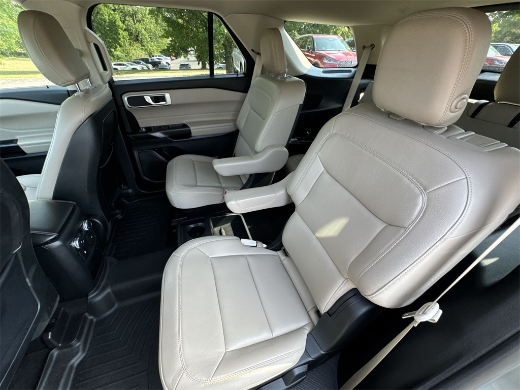 2020 Ford Explorer XLT photo 21