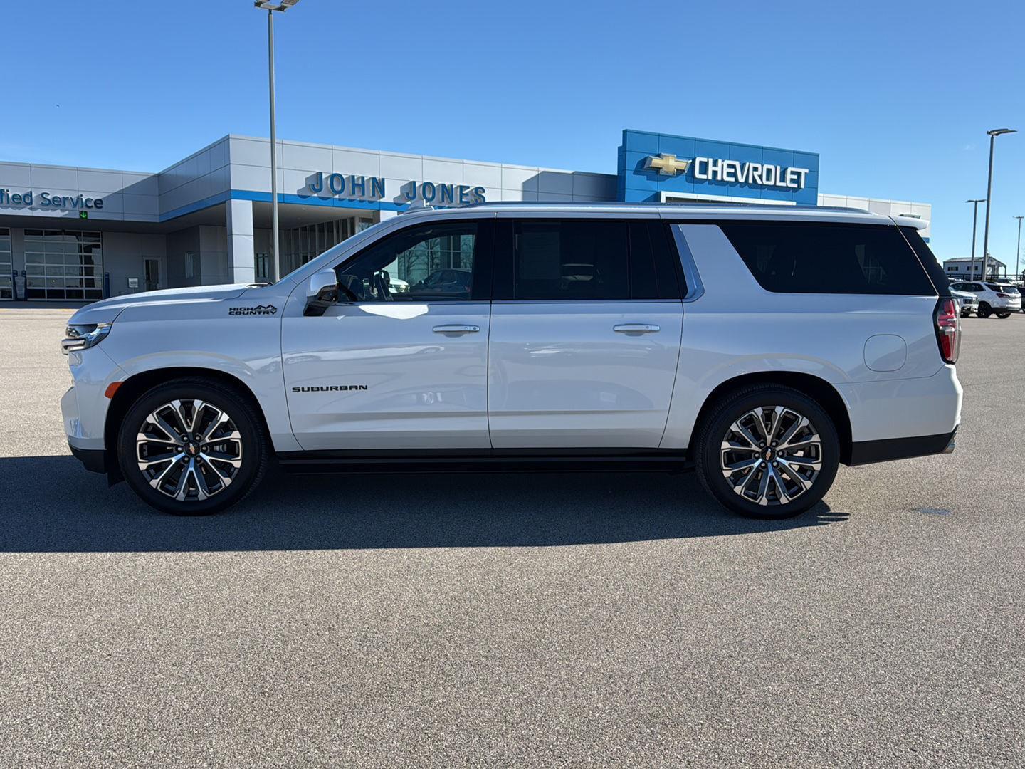 2024 Chevrolet Suburban High Country photo 3