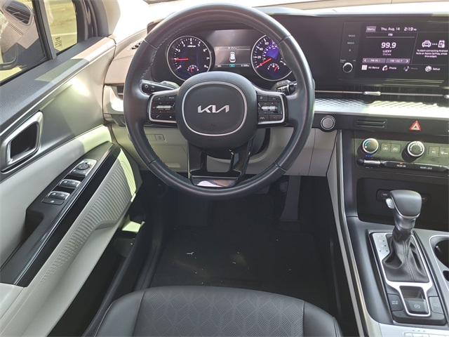 2022 Kia Carnival LXS photo 9