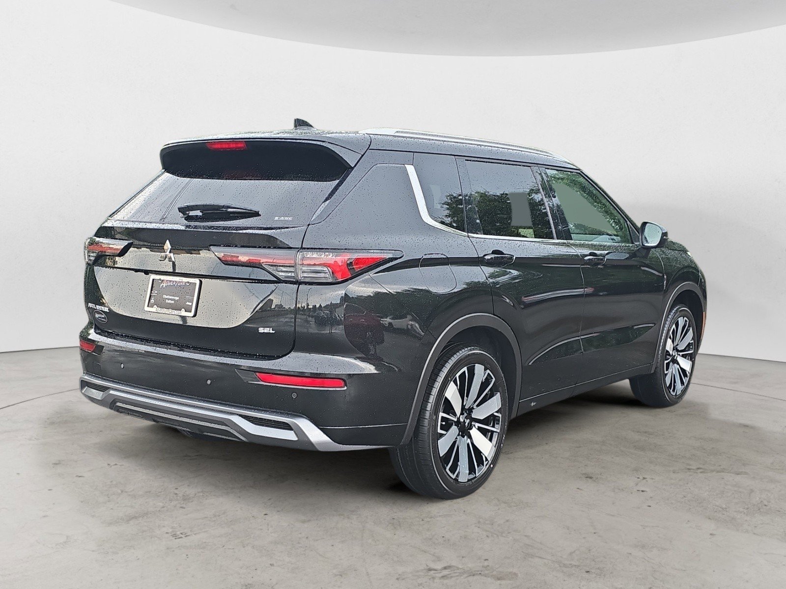 2025 Mitsubishi Outlander SEL photo 2