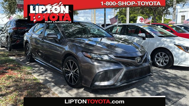 2023 Toyota Camry SE's photo