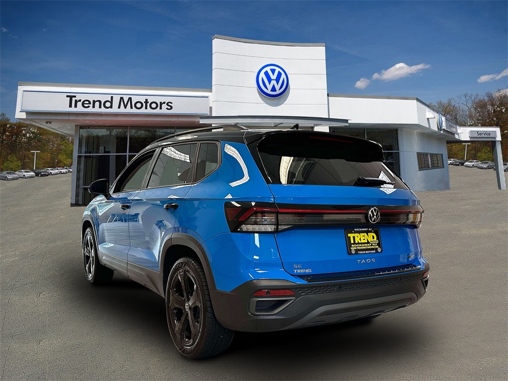 2025 Volkswagen Taos SE photo 3