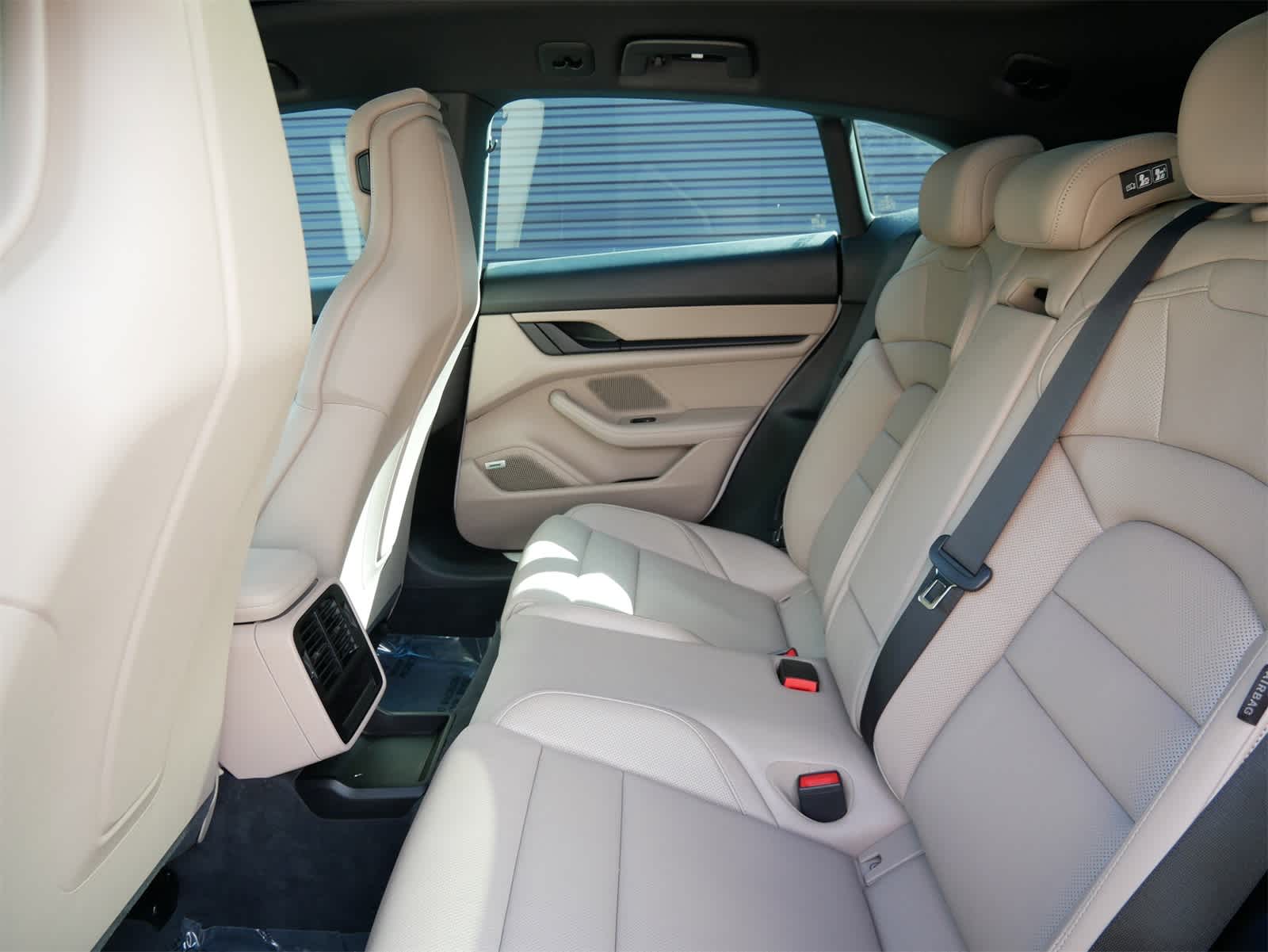 2023 Porsche Taycan 4S Cross Turismo photo 6