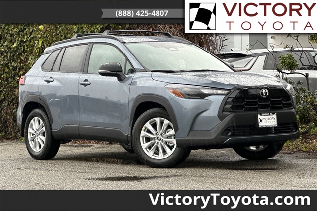 2026 Toyota Corolla Cross LE's photo