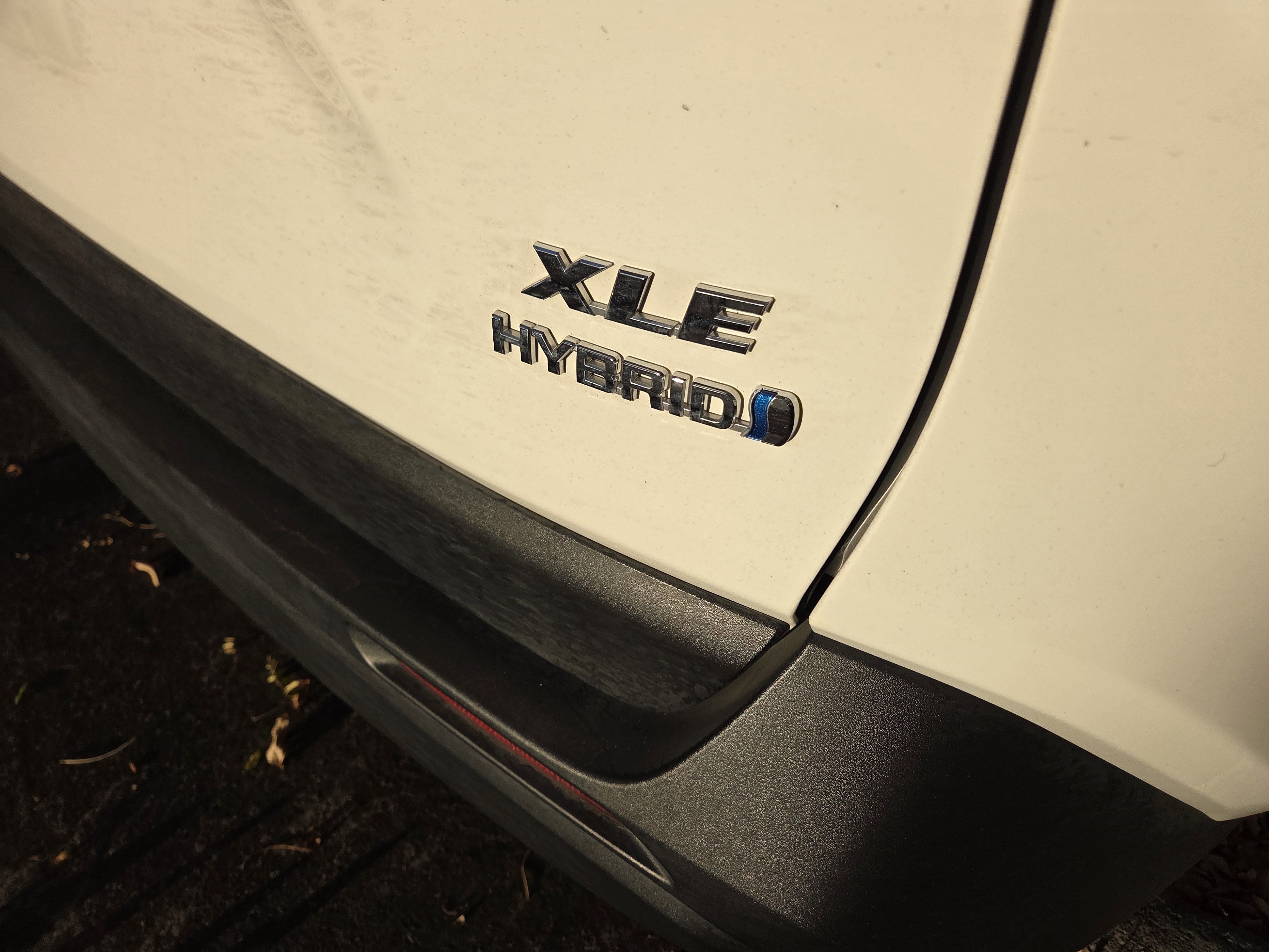 2023 Toyota RAV4 Hybrid XLE photo 2