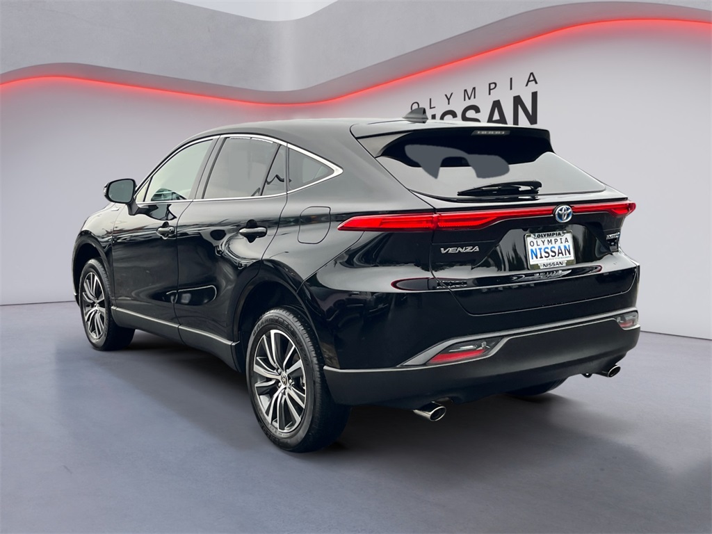 2023 Toyota Venza LE photo 3