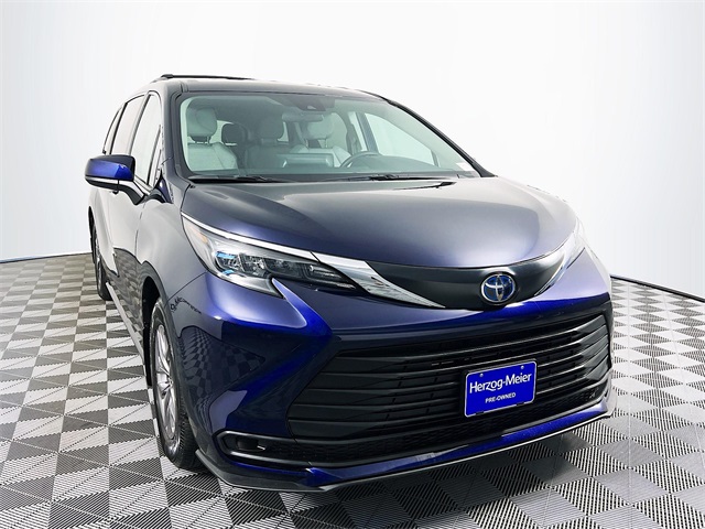 2024 Toyota Sienna LE