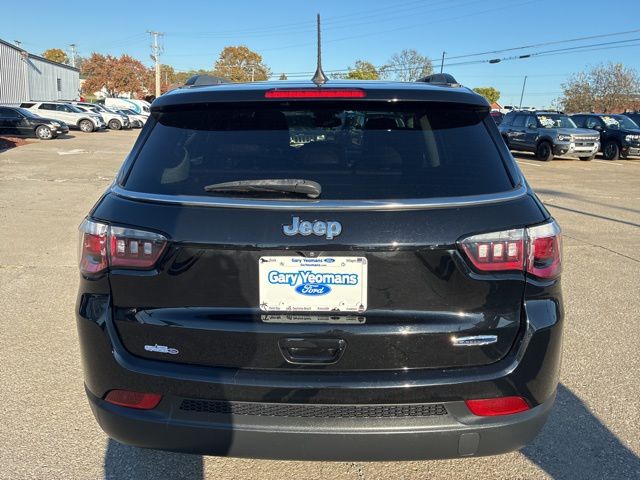 2022 Jeep Compass Latitude photo 4