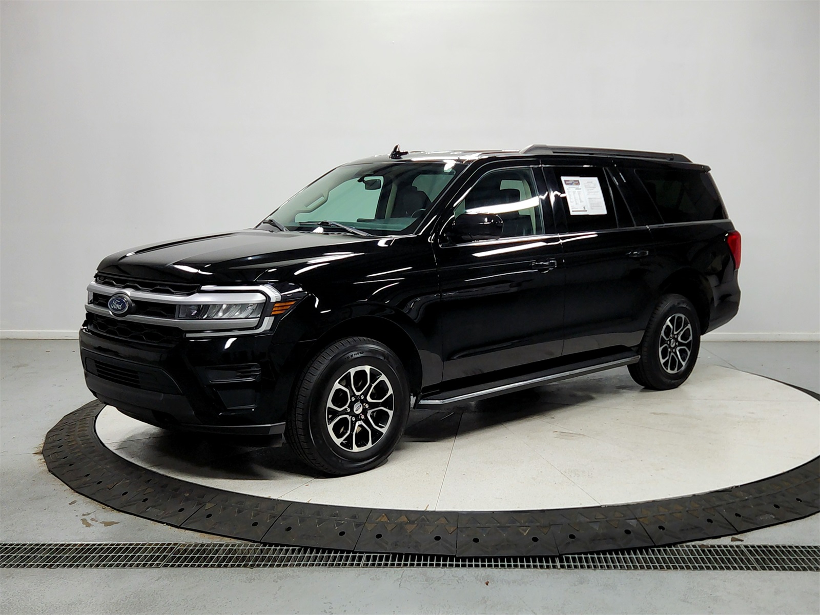 2023 Ford Expedition MAX XLT photo 3