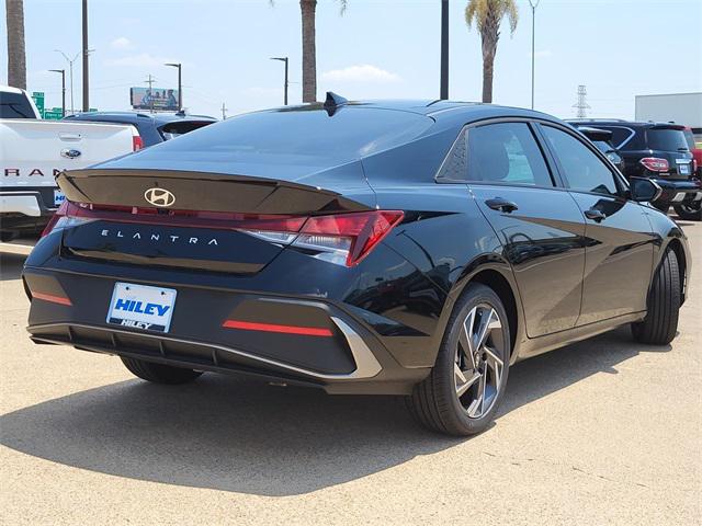 2025 Hyundai Elantra SEL Sport photo 4
