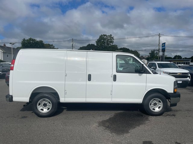 2025 Chevrolet Express 2500 Work Van photo 5