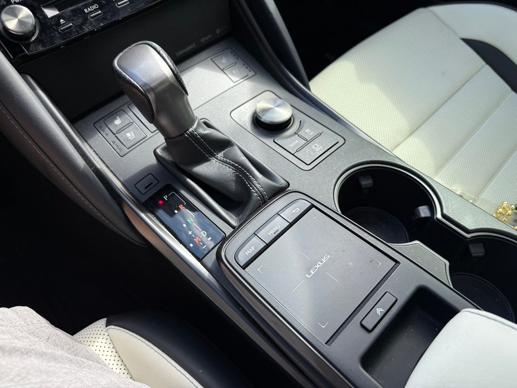 2022 Lexus IS 350 F SPORT photo 14