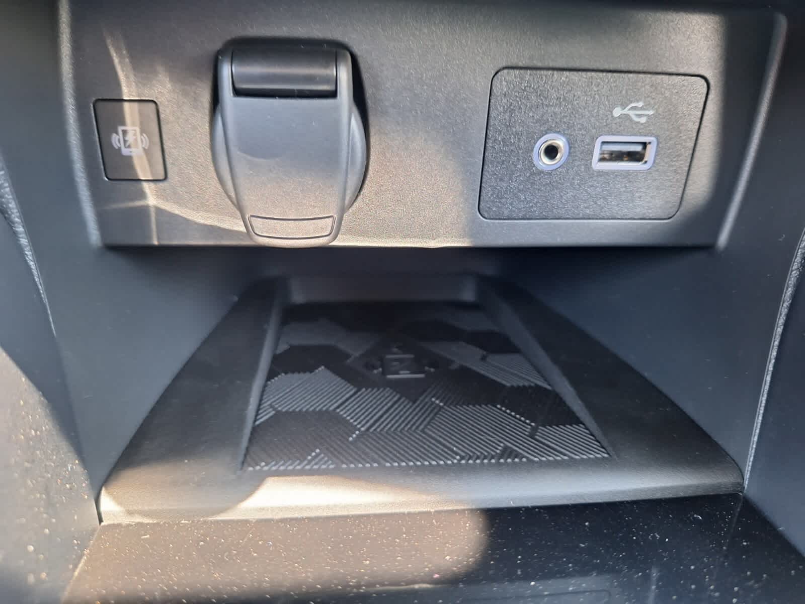 2025 Nissan Versa SV photo 16