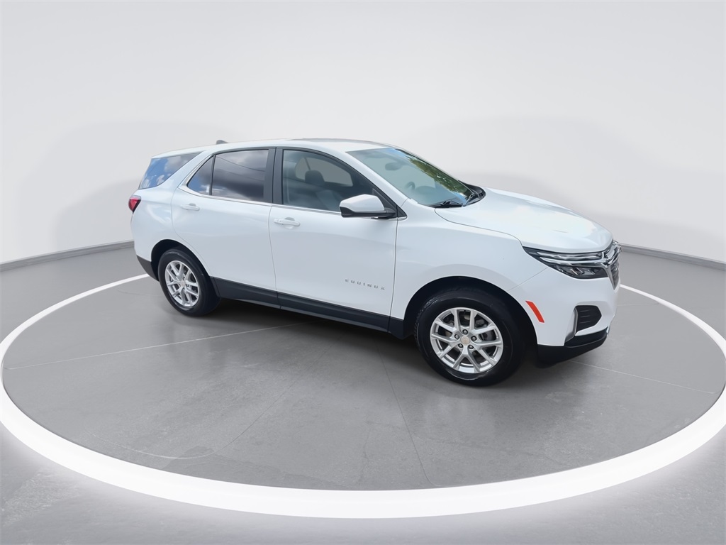 2023 Chevrolet Equinox LT photo 2