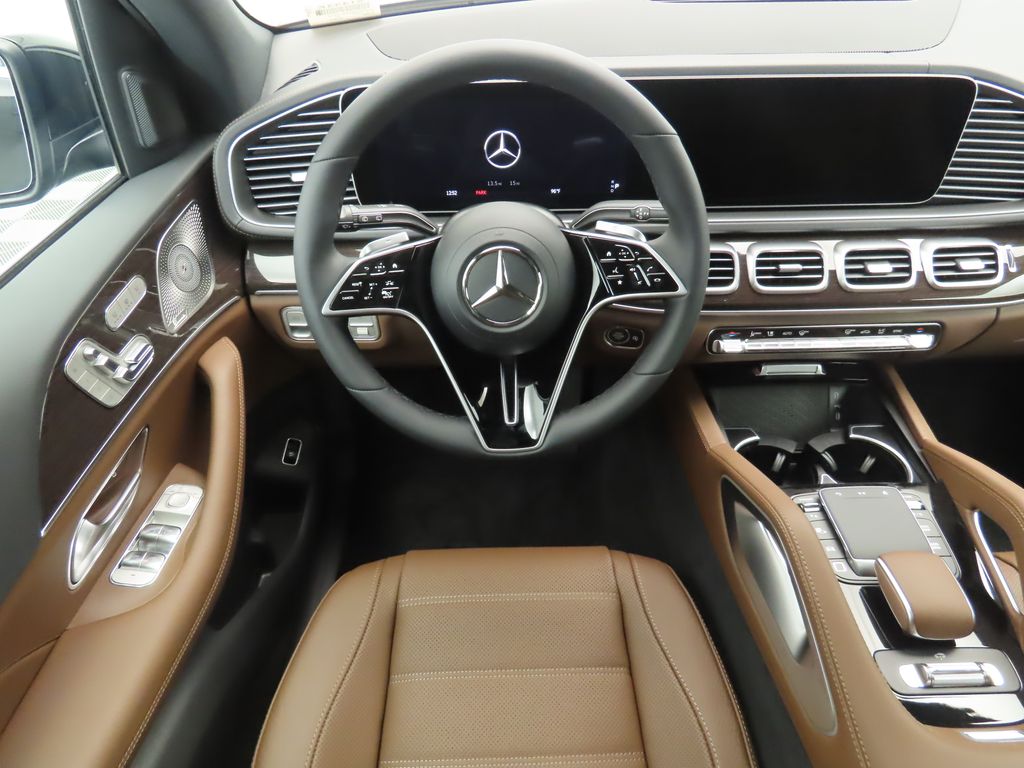 2025 Mercedes Benz GLS 450 4MATIC photo 10