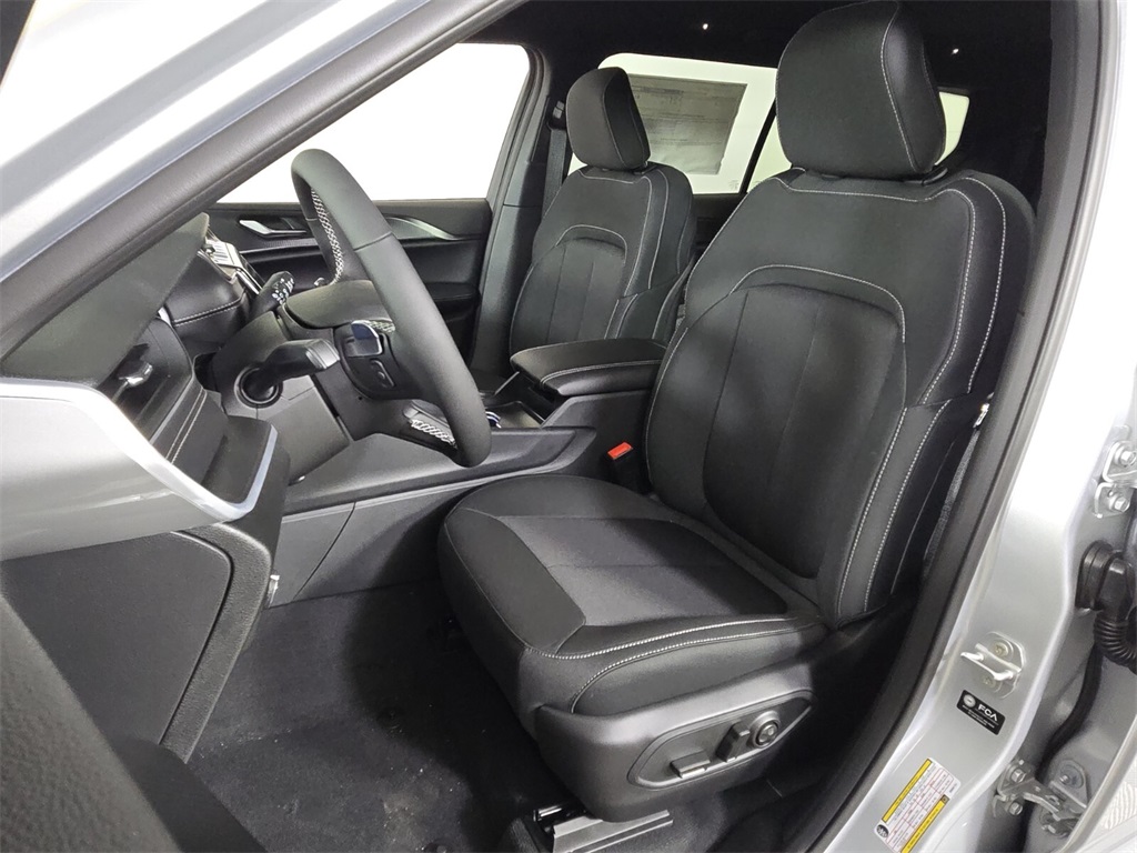 2025 Jeep Grand Cherokee Laredo photo 5