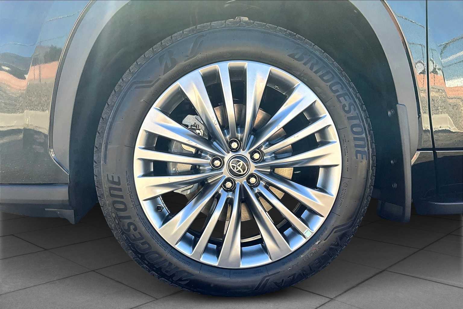 2025 Toyota Highlander Platinum photo 9