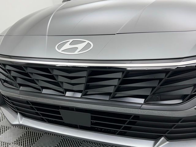 2025 Hyundai Elantra SEL Convenience photo 2