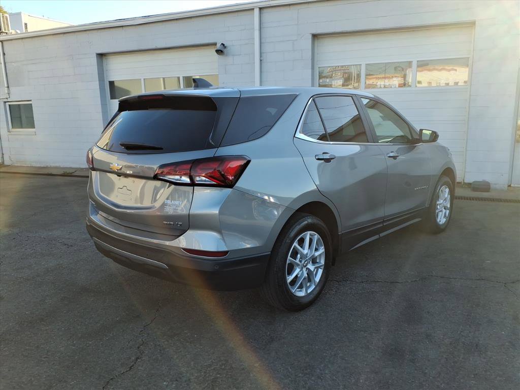 2023 Chevrolet Equinox LT photo 3