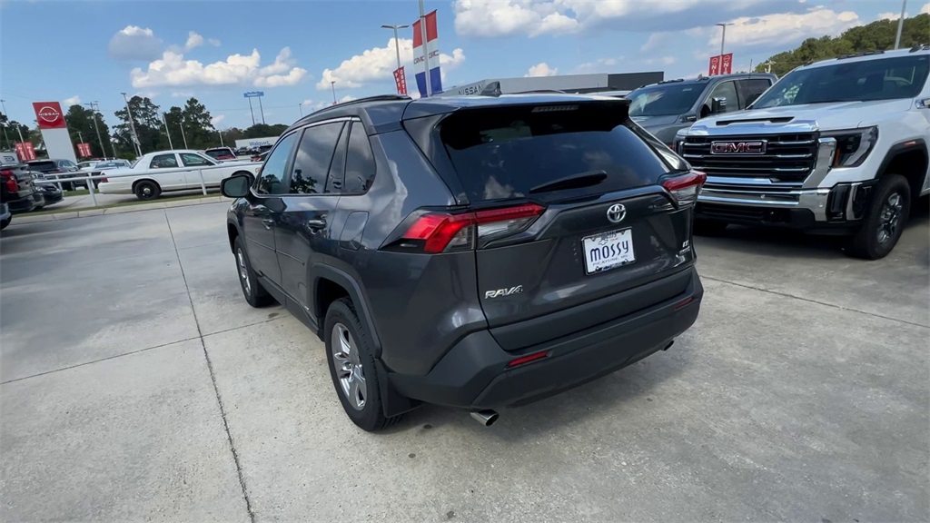 2022 Toyota RAV4 Hybrid LE photo 7