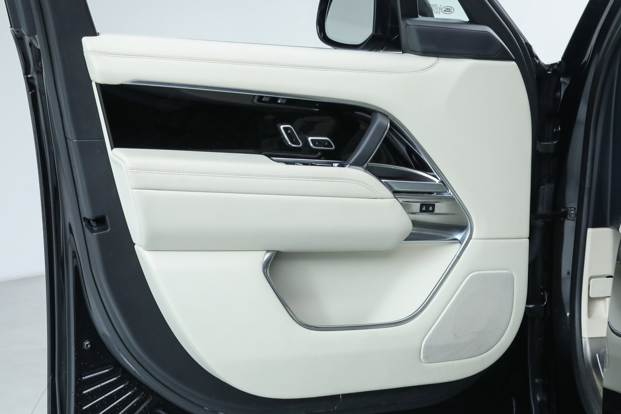 2024 Land Rover Range Rover SE photo 28