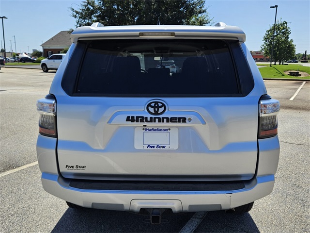 2016 Toyota 4Runner SR5 photo 10