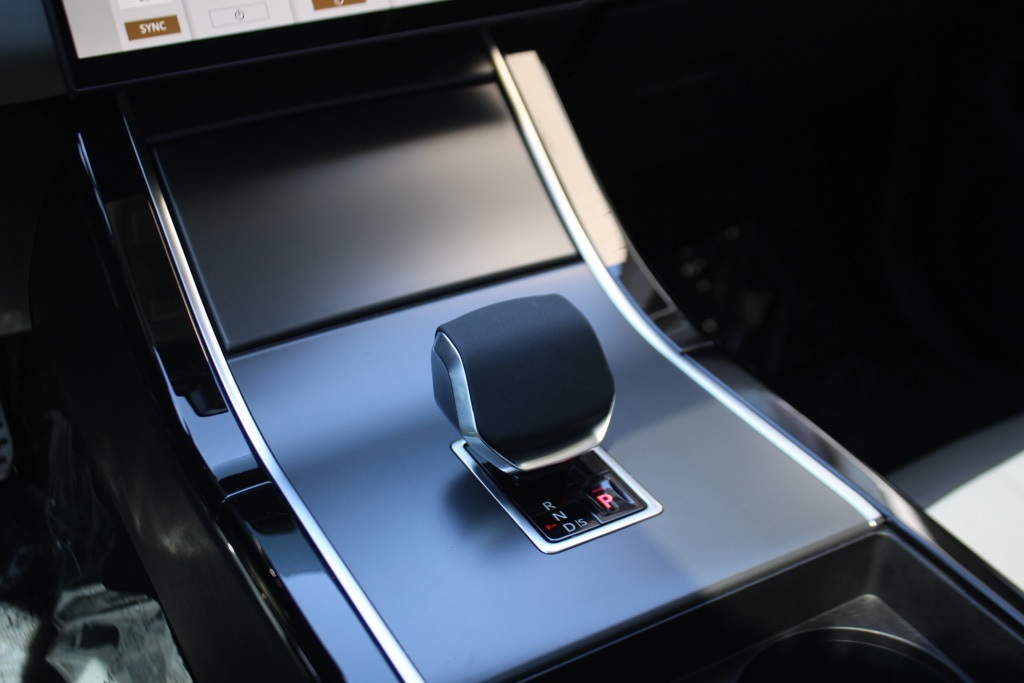 2024 Land Rover Range Rover Evoque Dynamic SE photo 16