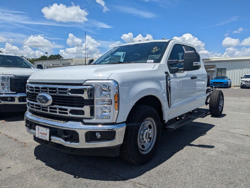 2025 Ford F-350 XL photo 8