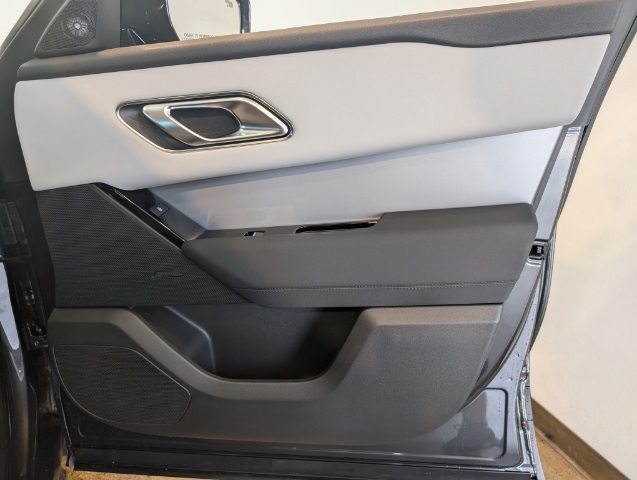 2025 Land Rover Range Rover Velar S photo 24