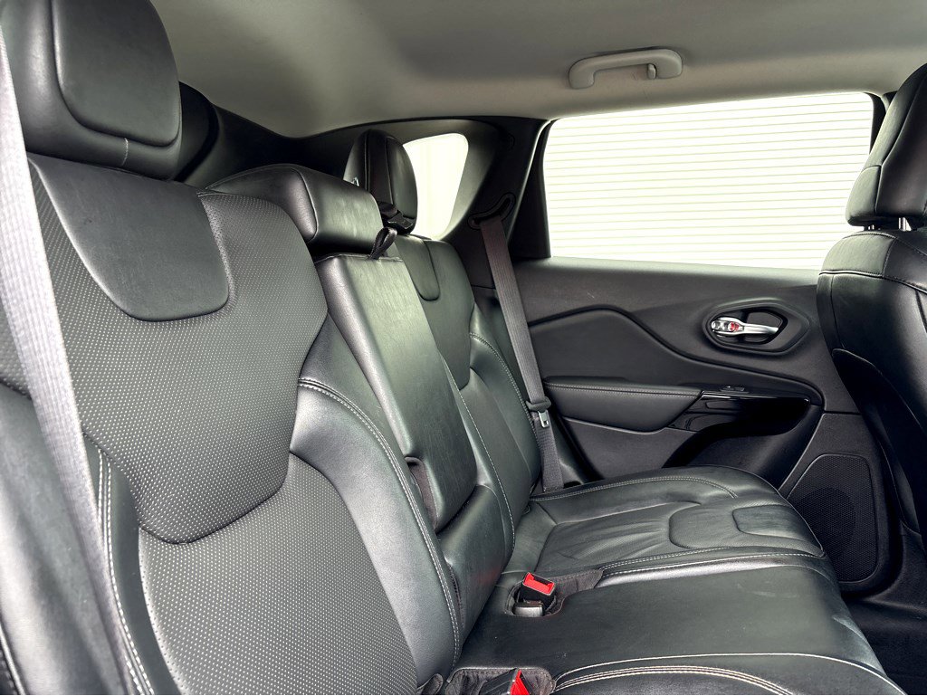 2023 Jeep Cherokee Altitude Lux photo 9