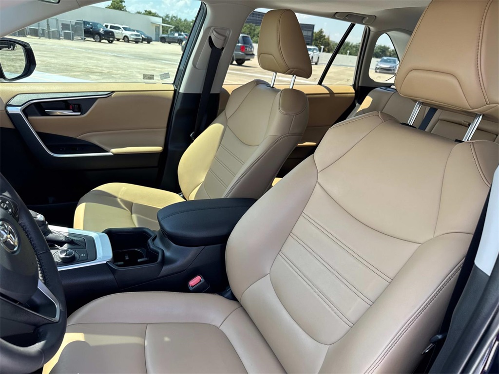 2024 Toyota RAV4 Hybrid XLE Premium photo 11