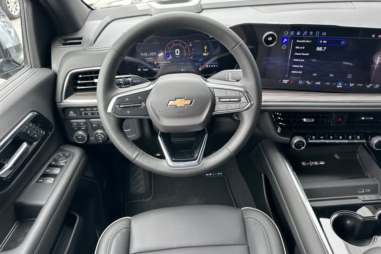 2025 Chevrolet Suburban Premier photo 16