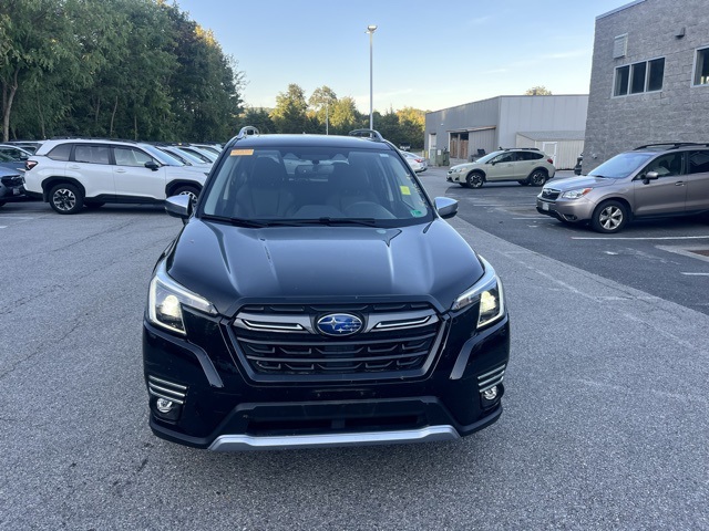 2022 Subaru Forester Touring photo 2