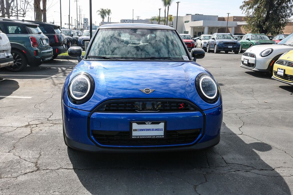 2025 Mini Cooper 2 Door Hardtop Signature photo 2