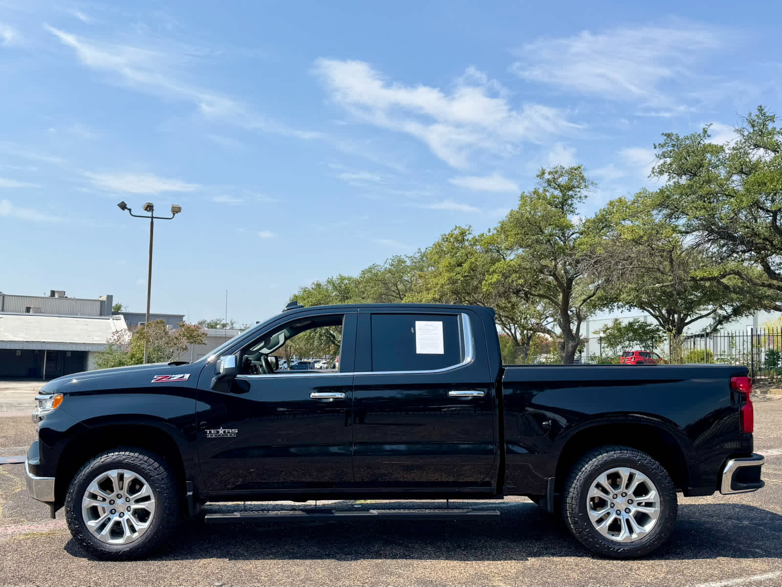 2022 Chevrolet Silverado 1500 LTZ photo 2