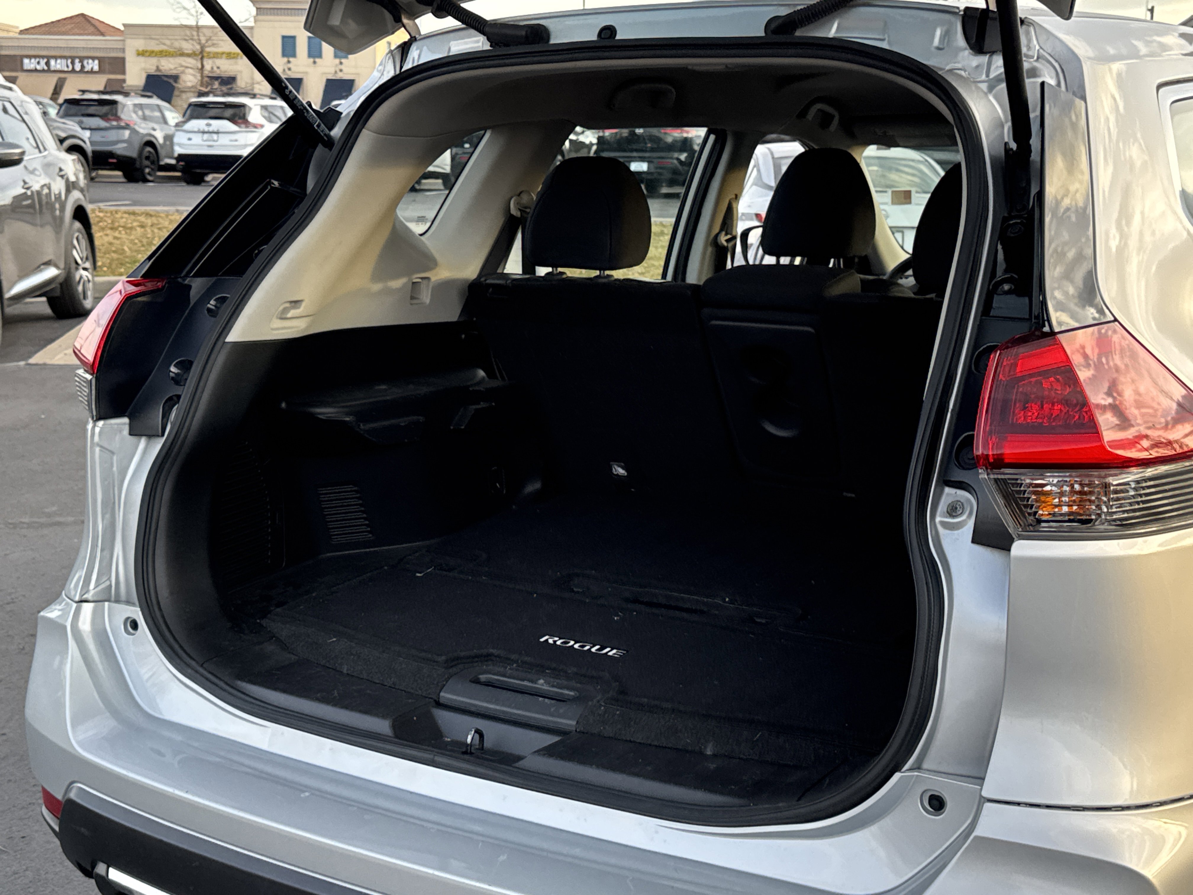 2018 Nissan Rogue S photo 2