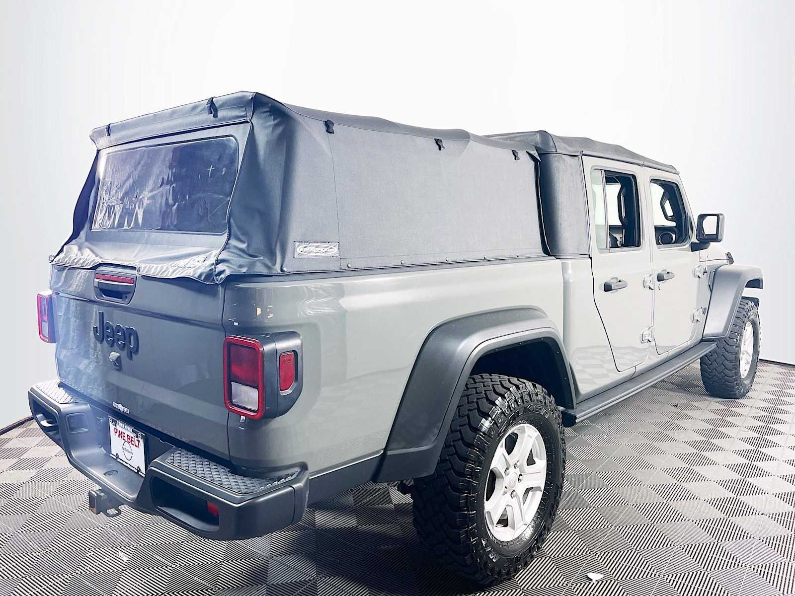 2020 Jeep Gladiator Sport photo 4