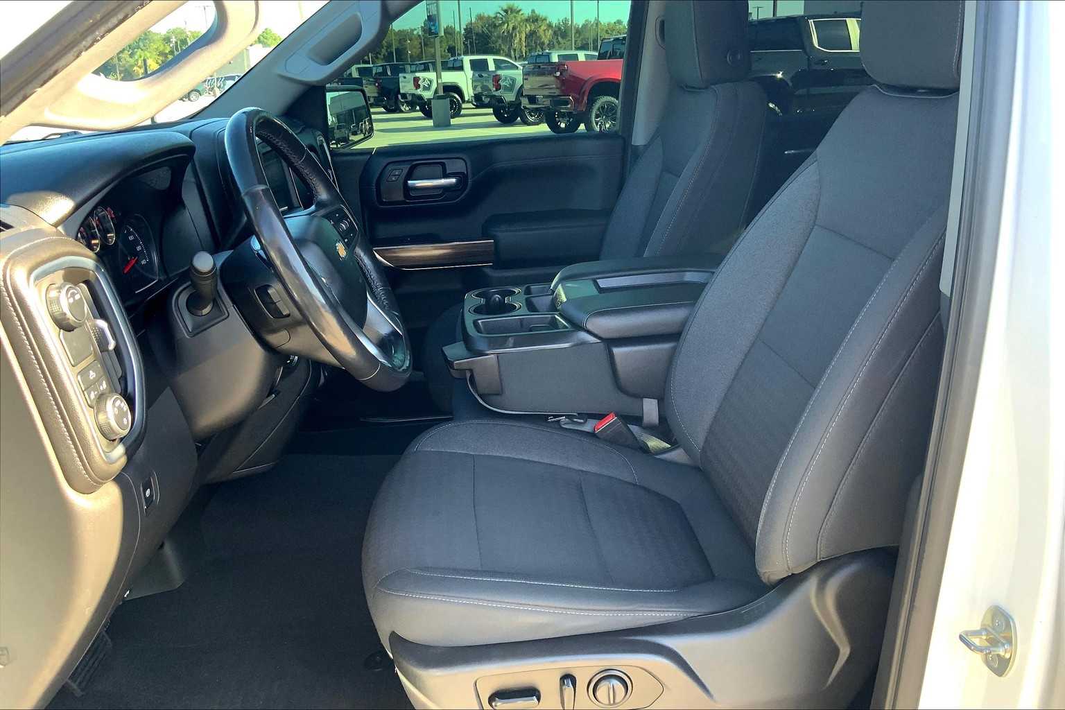 2020 Chevrolet Silverado 1500 LT photo 7