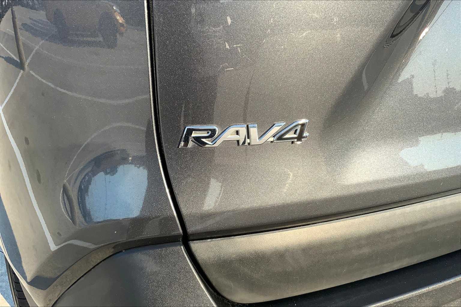 2021 Toyota RAV4 LE photo 29